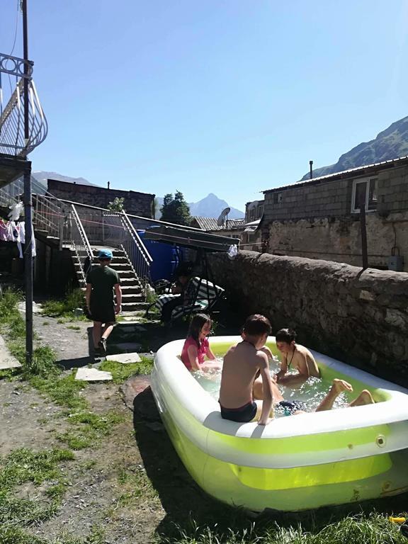 Nikoloz Guesthouse Kazbegi Dış mekan fotoğraf