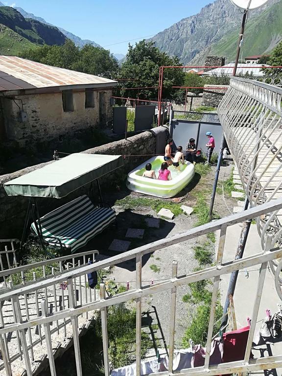 Nikoloz Guesthouse Kazbegi Dış mekan fotoğraf