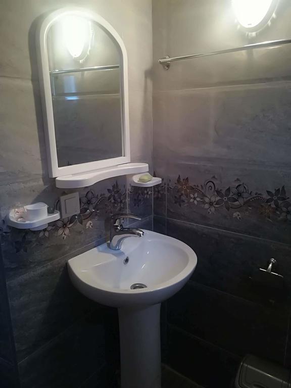 Nikoloz Guesthouse Kazbegi Dış mekan fotoğraf