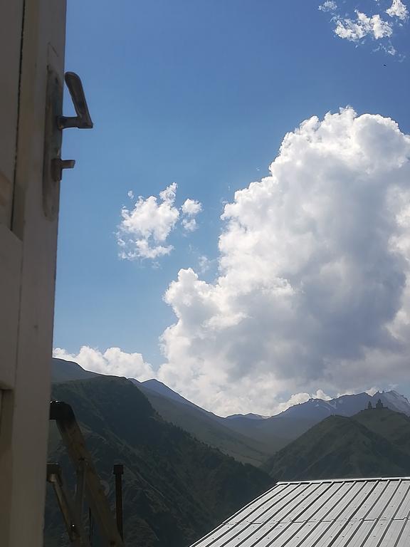 Nikoloz Guesthouse Kazbegi Dış mekan fotoğraf